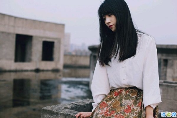 文字控喜欢的简单唯美的一句话说说带图片 烟尘滚滚一路行来我应是迷了路了12