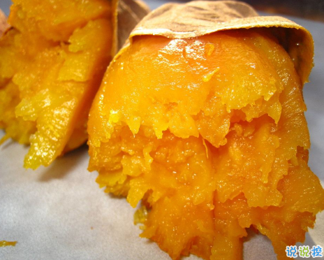 冬天吃第一个红薯的文案 终于有人陪我吃烤红薯了1