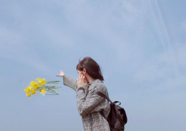 爱情中的甜蜜小句子 喜欢一个人的文艺小清新说说带图片13