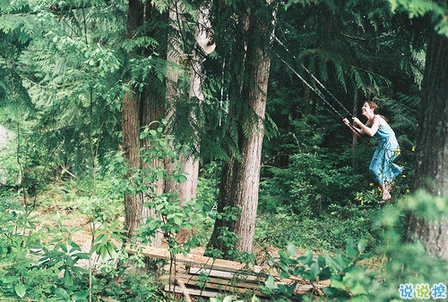 一个人有些孤独的简单图片说说 用一生时间与你话别14