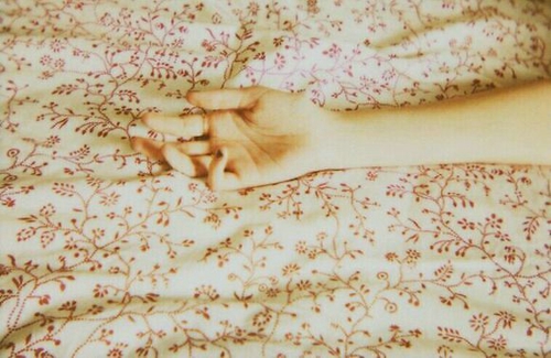 适合喜欢一个人时发的甜蜜爱情说说带图片 有你有我有吃的就又是美好的一天14