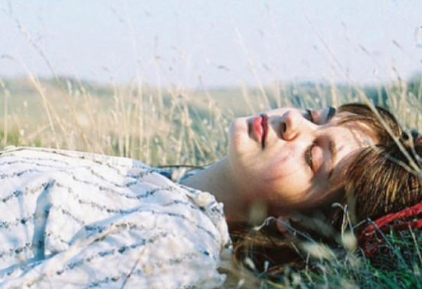 爱情中的甜蜜小句子 喜欢一个人的文艺小清新说说带图片4