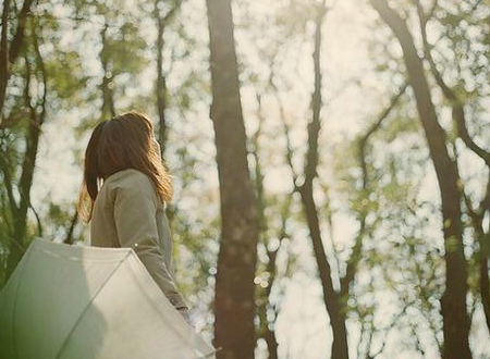 关于现实生活人生的哲理说说带图片 一个人活着应该永远要把目光投向远方6