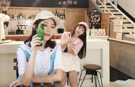 致闺蜜心情图片说说带字:感谢在最美的年华遇见你9