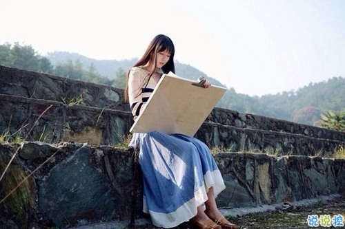 关于爱情简单精辟的一句话说说带图片 我和世界只差一个你6