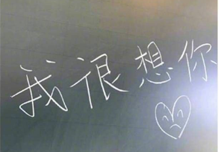 爱情治愈系文字说说加配图2018最新版 人潮拥挤你自然而然的牵起我的手14