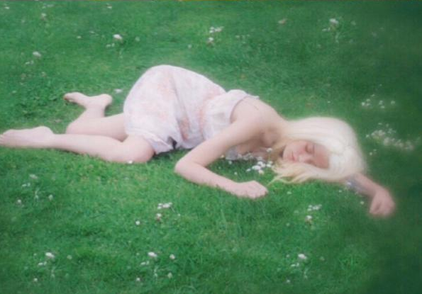 爱情中的甜蜜小句子 喜欢一个人的文艺小清新说说带图片12