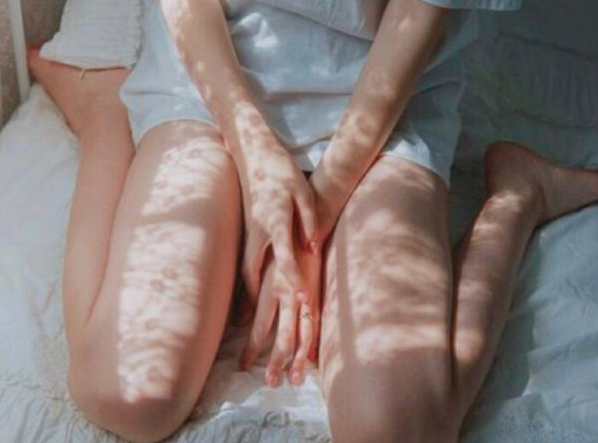 爱情中的甜蜜小句子 喜欢一个人的文艺小清新说说带图片5