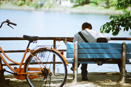关于现实生活人生的哲理说说带图片 一个人活着应该永远要把目光投向远方9