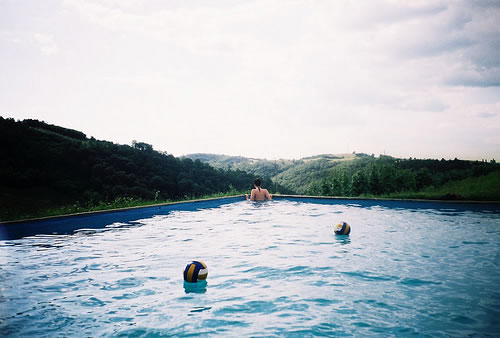 超甜蜜的恋爱中的小情侣适合发的爱情说说带图片 写尽千山落笔是你5