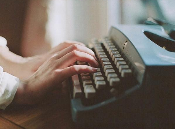 爱情中的甜蜜小句子 喜欢一个人的文艺小清新说说带图片9