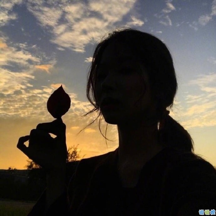 文字控说说短句图片精选:还是很想跑很远的路,去看一个很爱的人4