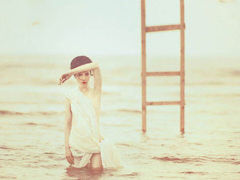 2018年励志说说图片致自己 永远不用讨好一个不懂你的人